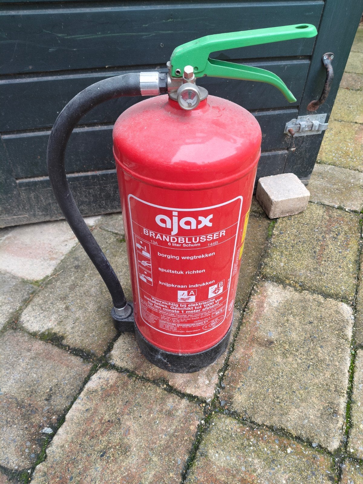 Ajax Brandblusser leeg, Ophalen