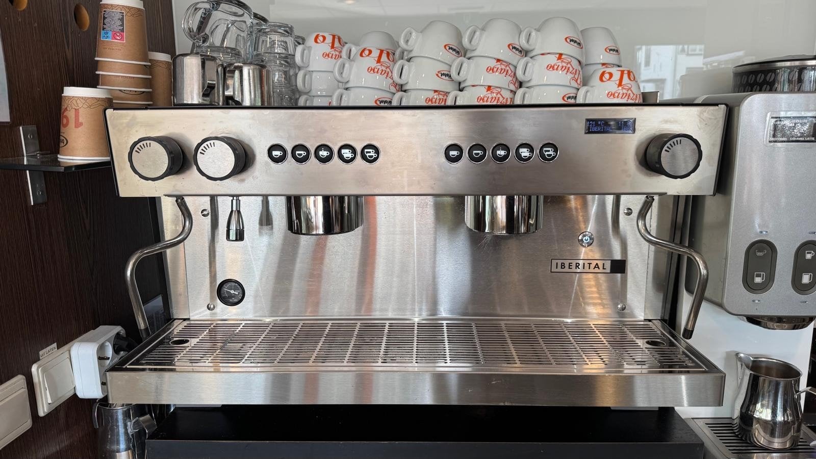 Zo goed als nieuwe Iberital espressomachine, Stoompijpje, Espresso apparaat, 10 kopjes of meer, Zo goed als nieuw
