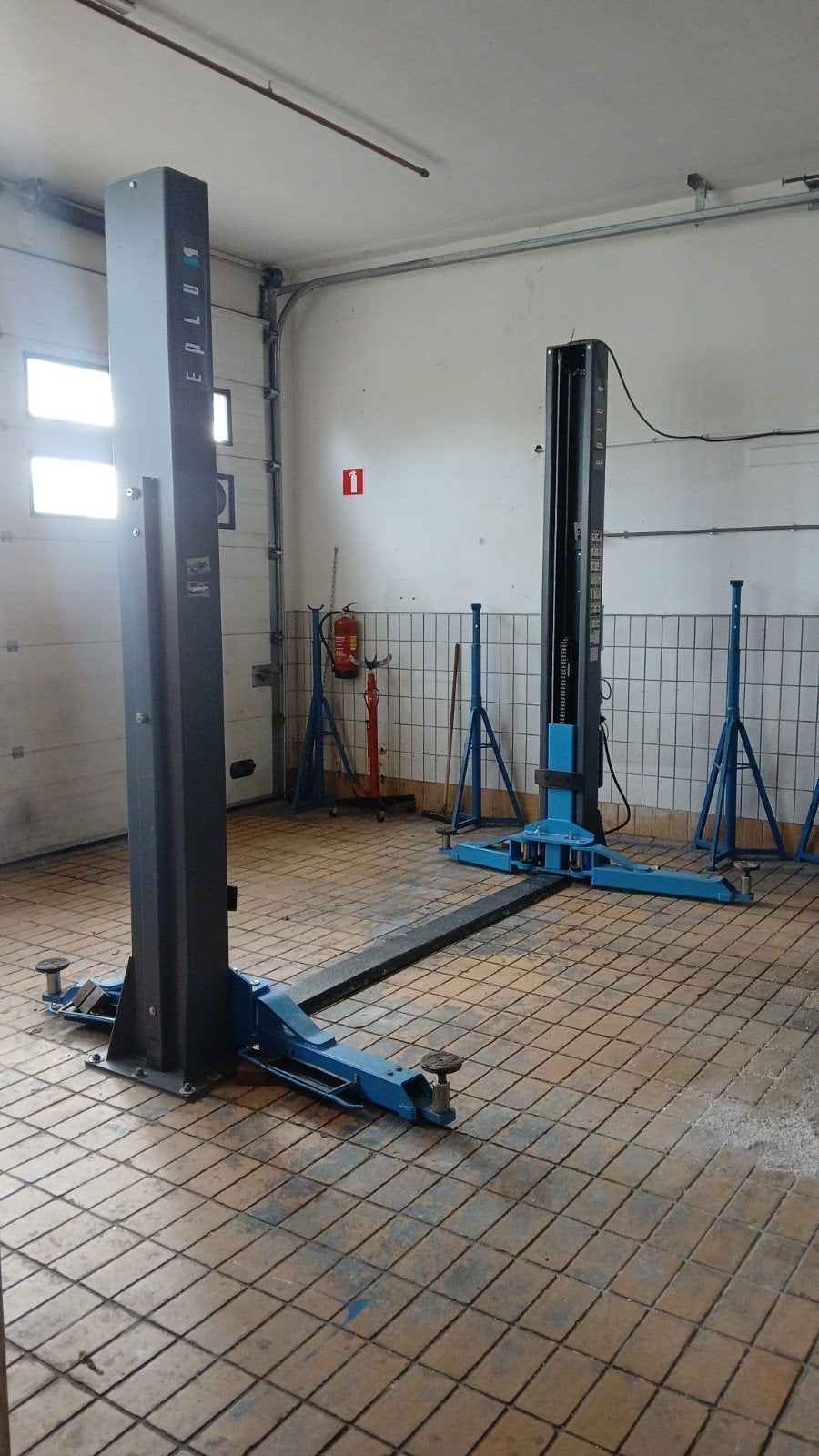 2- koloms hefbrug, 4000 kg., 380 volt., Auto diversen, Ophalen, Zo goed als nieuw
