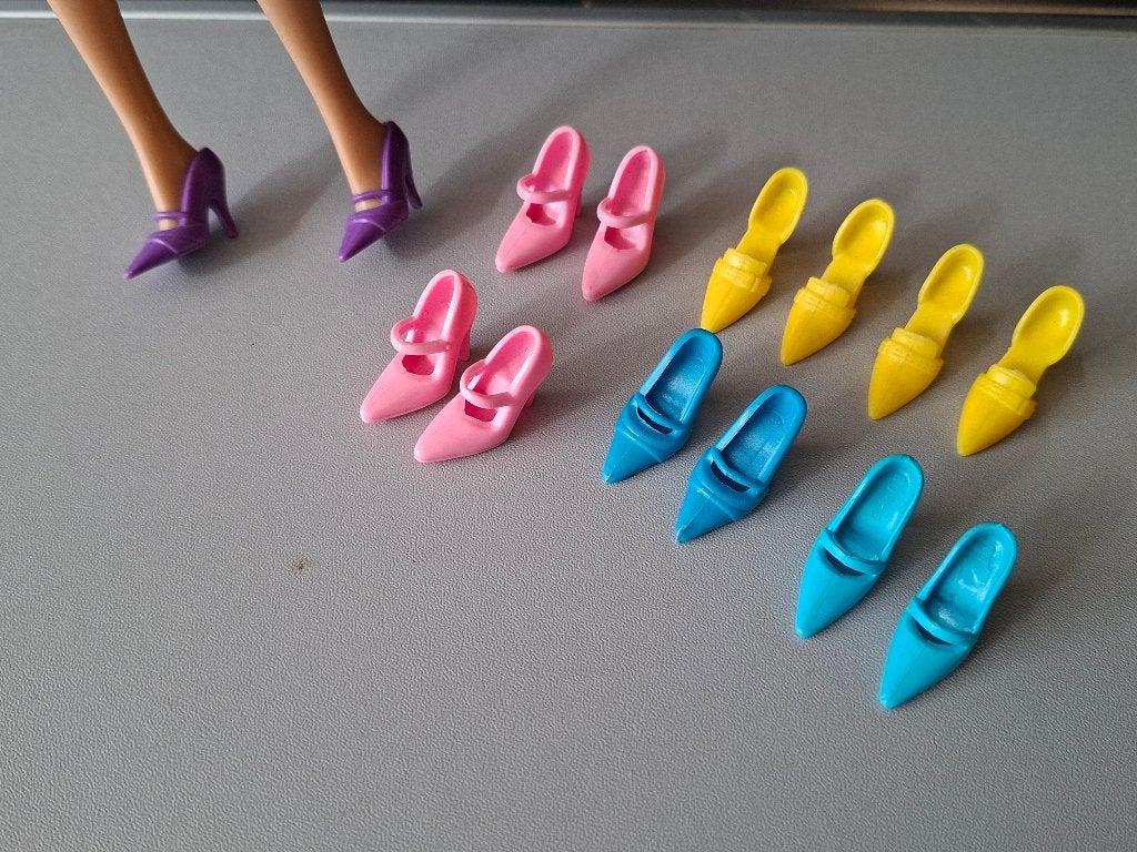 barbie 7 paar barbie schoentjes, Ophalen of Verzenden, Zo goed als nieuw, Accessoires