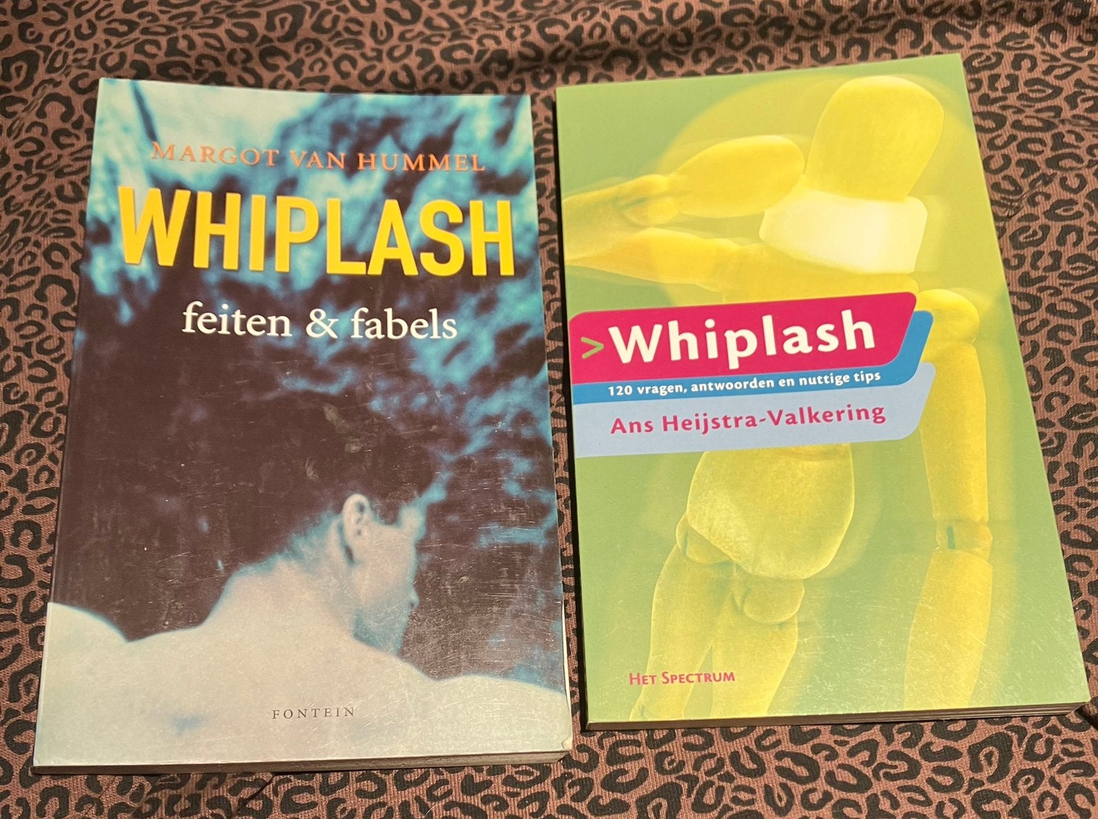 2 boeken whiplash nw, Ophalen of Verzenden, Zo goed als nieuw