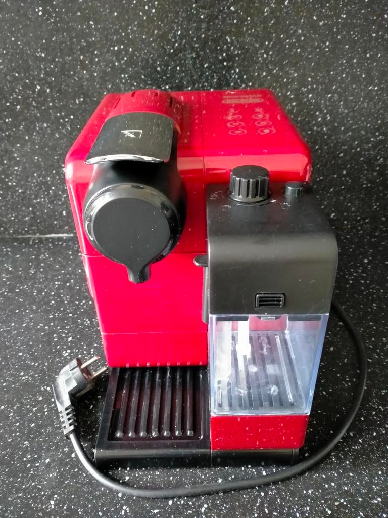 DeLonghi Lattissima Touch Rood Nespresso Machine, Gebruikt, Koffiemachine, Ophalen of Verzenden, 1 kopje