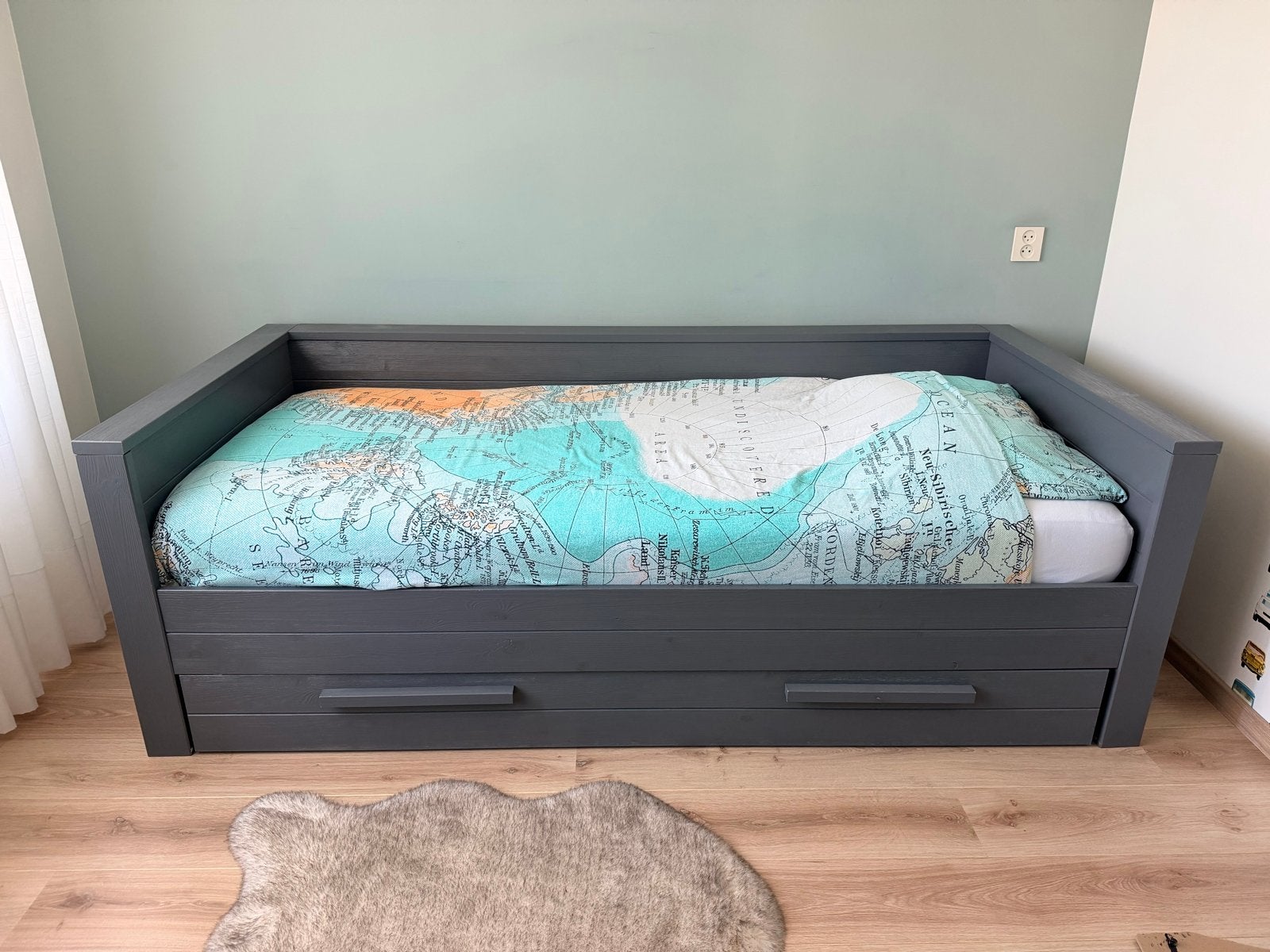 Complete kinderkamer set - bed kledingkast speelgoedkist