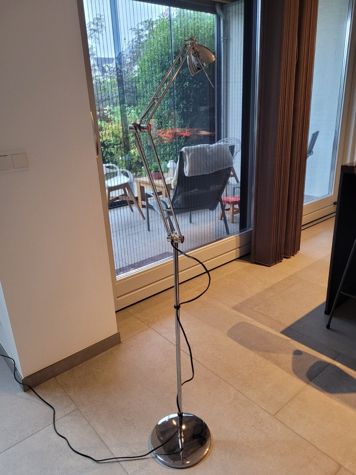 IKEA Antifoni Vloerlamp - Verstelbaar en Modern, Ophalen, Modern, Industrieel, E27 (groot), Zo goed als nieuw