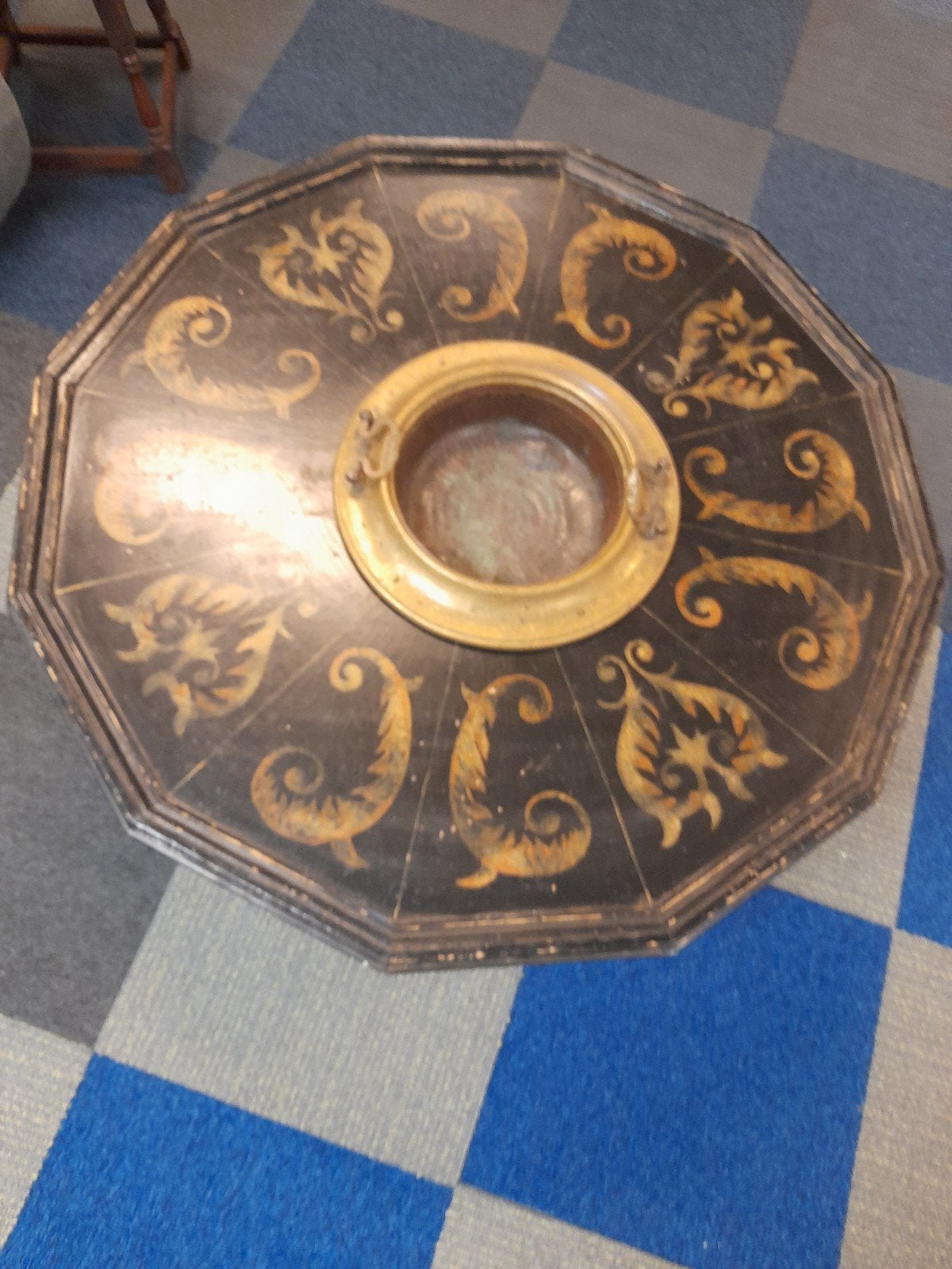 Unieke achthoekige salontafel met messing inleg, Ophalen