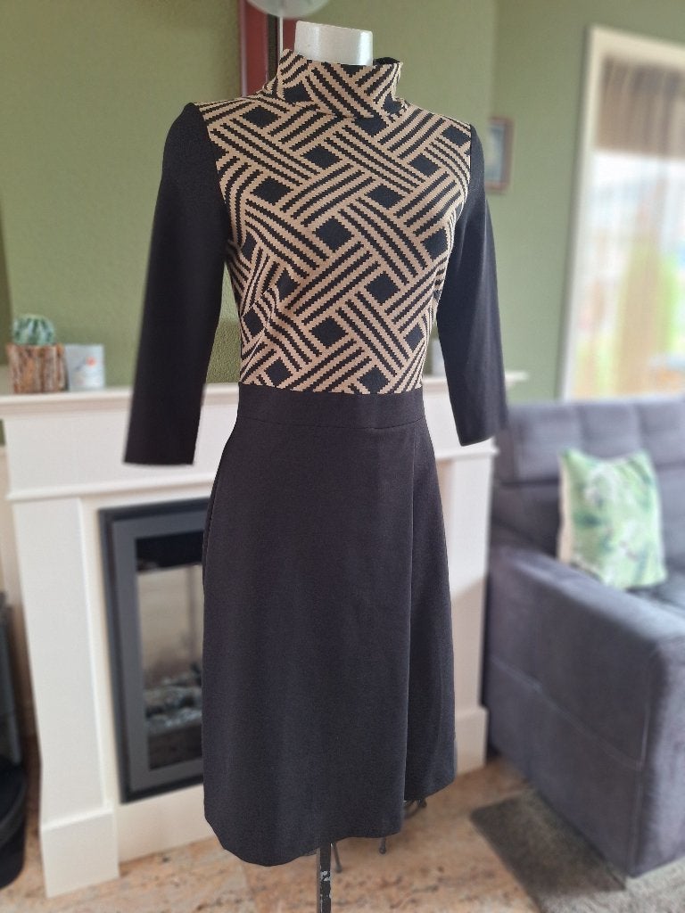 Sandro Ferrone zwart beige jurk IT 42 NL 38, Kleding | Dames, Maat 38/40 (M), Verzenden, Zwart, Sandro Ferrone