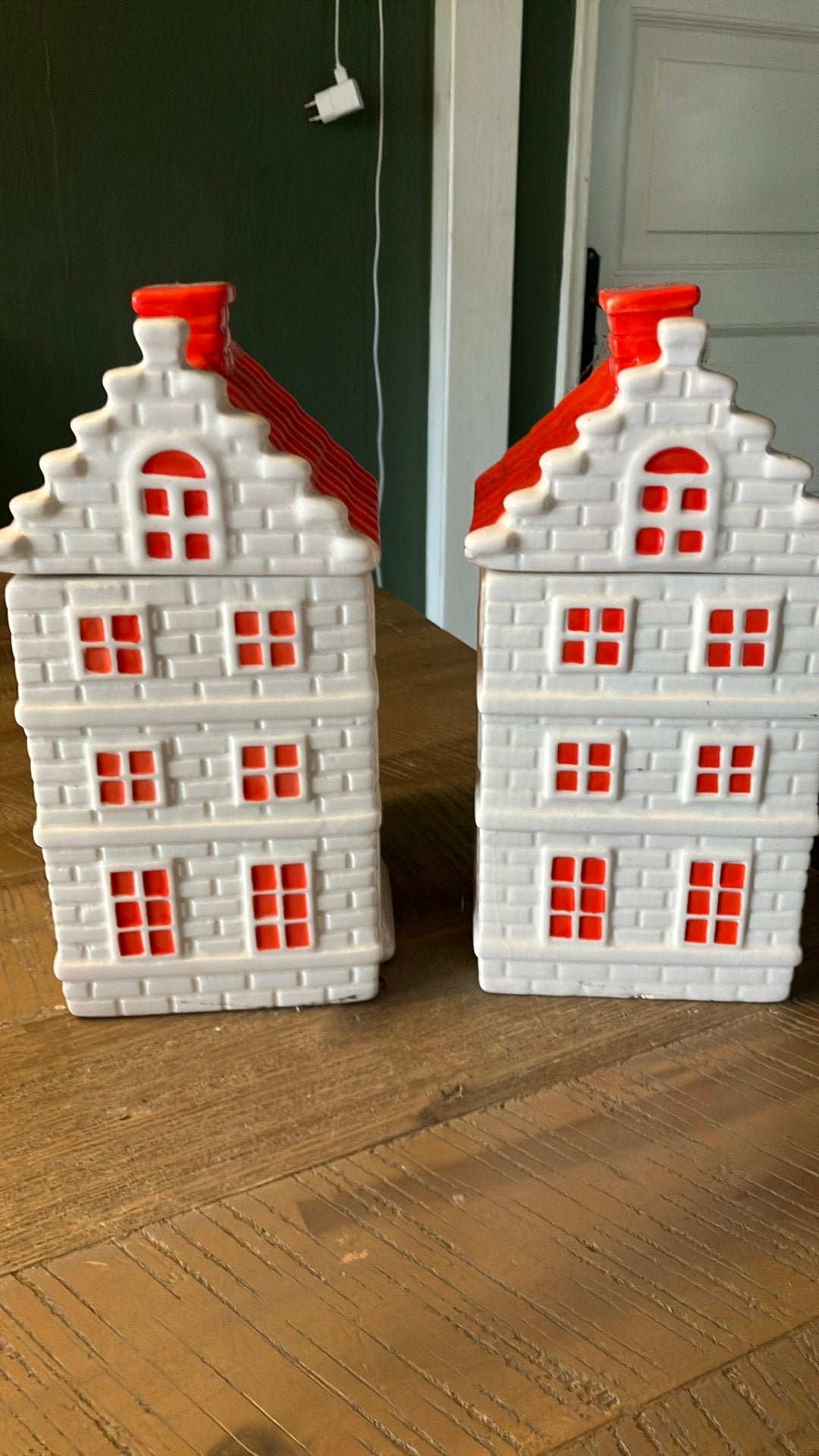 2 Mooie voorraad potten grachtenpand postcodeloterij, Huis en Inrichting, Overige typen, Ophalen of Verzenden, Overige stijlen