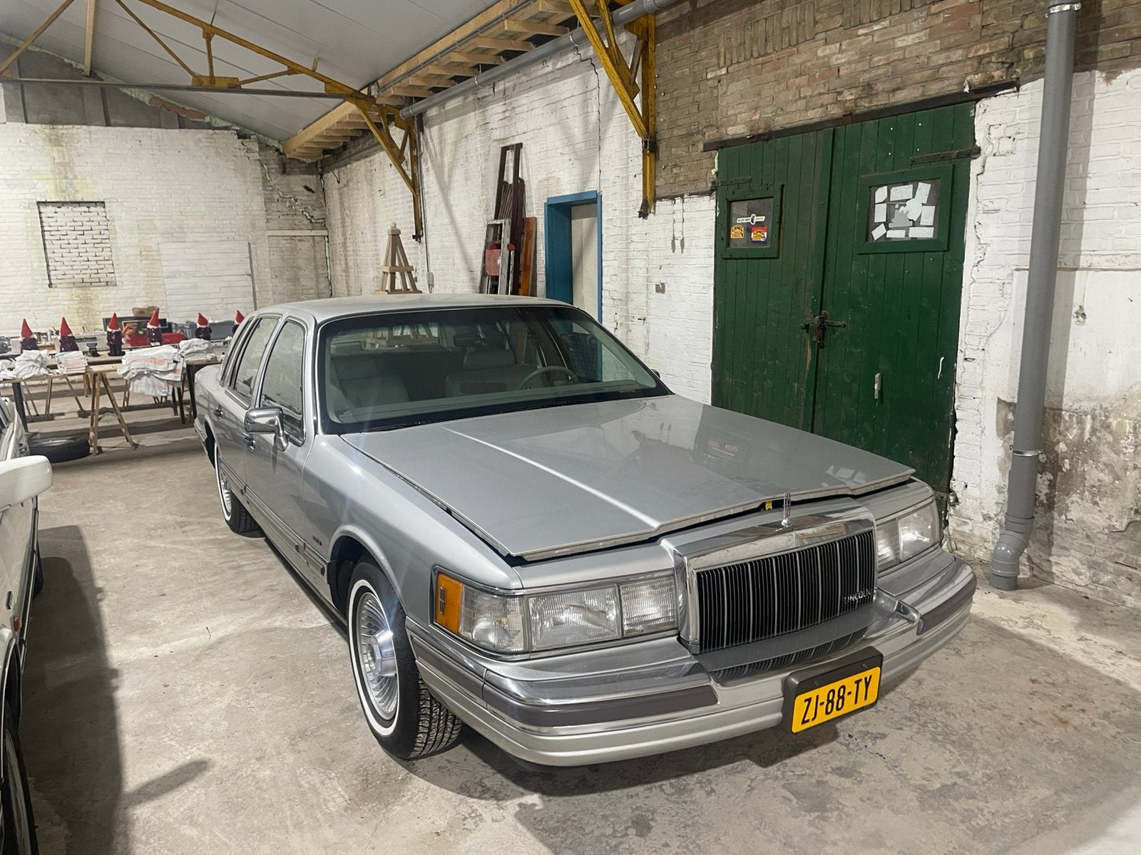 Lincoln Town Car 4.9 AUT U9 1990 Grijs, Auto's, Lincoln, Achterwielaandrijving, Town Car, 162 pk, Particulier