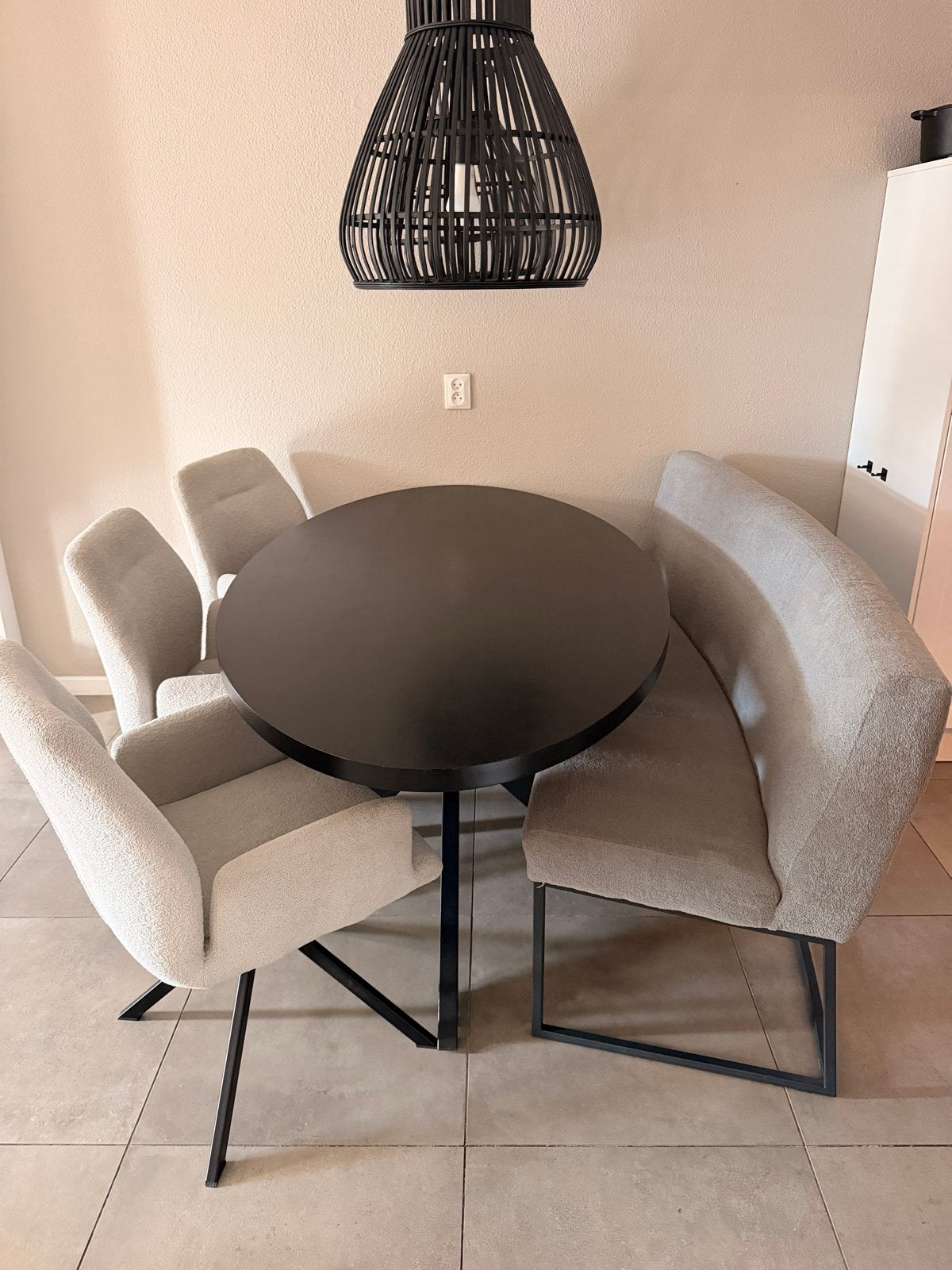 Mooie eetkamerstoelen en bank in bouclé stof + tafel, Ophalen, Overige kleuren, Drie, Zo goed als nieuw