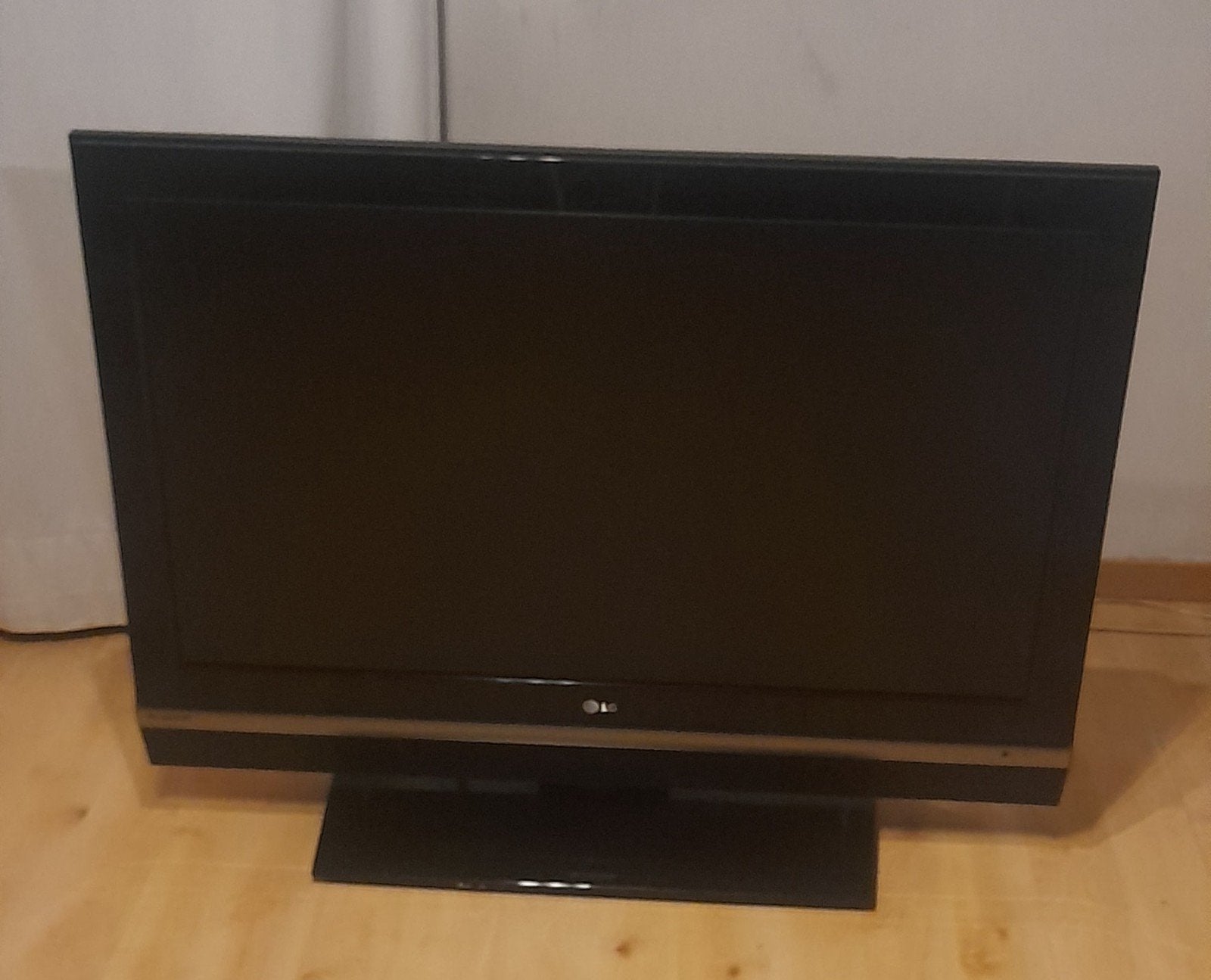 LG LCD TV 42 inch - Model 42LC2R, Ophalen, Gebruikt, LCD, 100 cm of meer