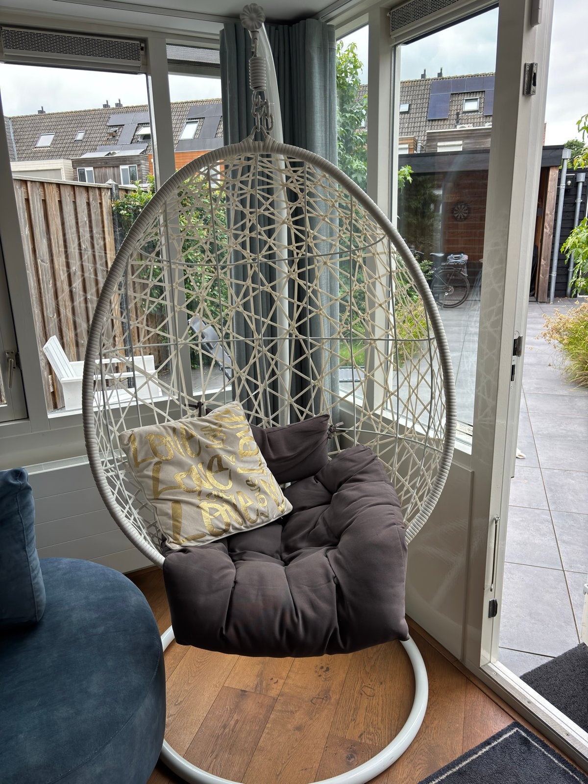 Comfortabele hangstoel met kussen, Ophalen, Gebruikt, Wit, Metaal