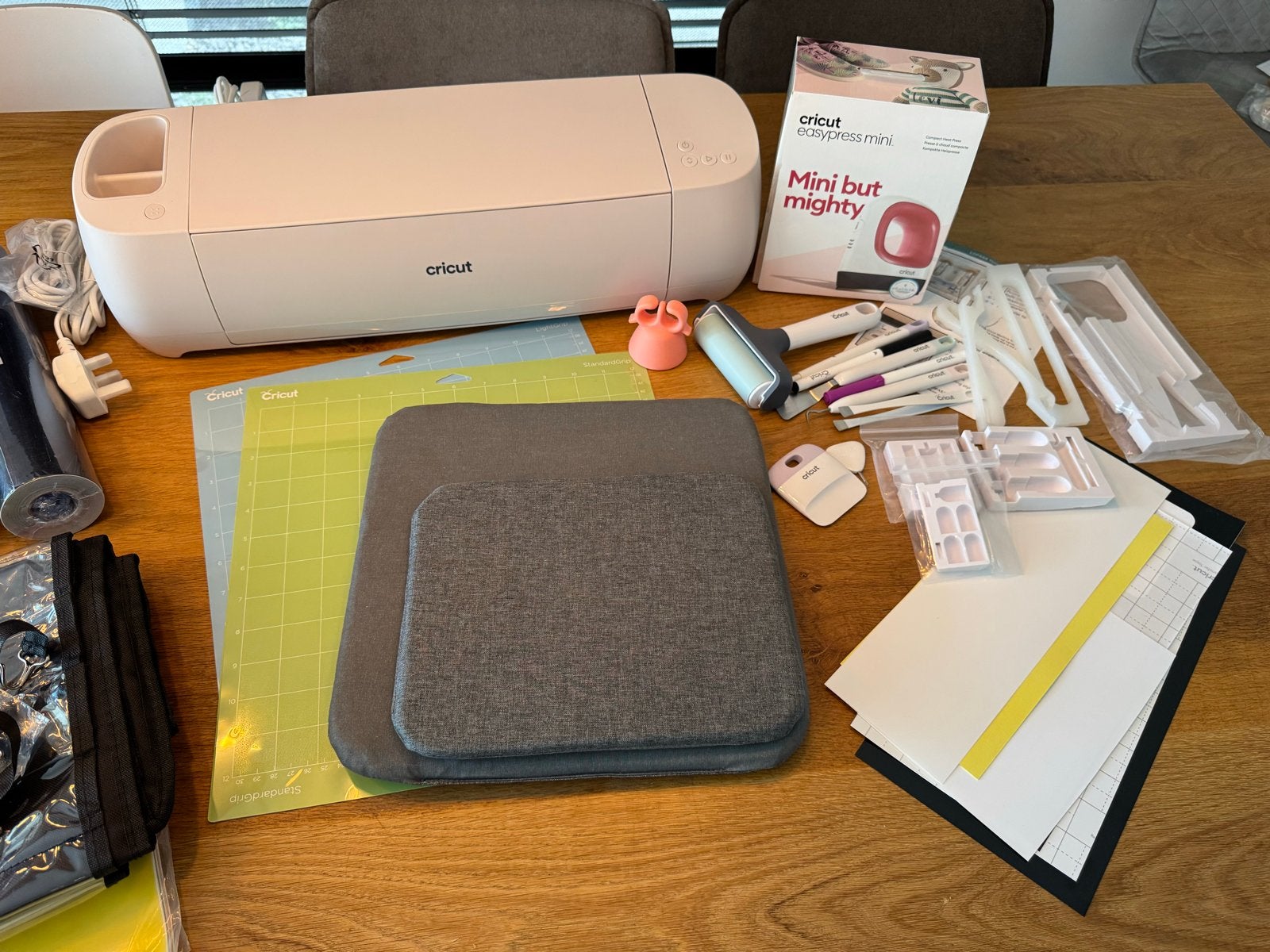 Cricut Explore 4 met easypress mini en toebehoren, Overige thema's, Meerkleurig, Zo goed als nieuw, Kunststof