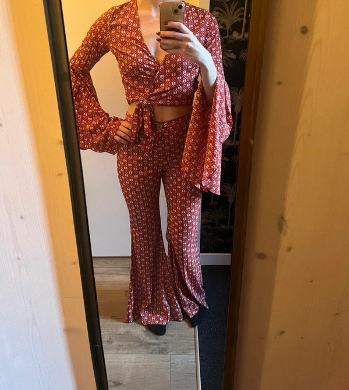 Co ord set - Loavies flared broek en top set rood met print, Kleding | Dames, Verzenden, Zo goed als nieuw, Maat 36 (S)