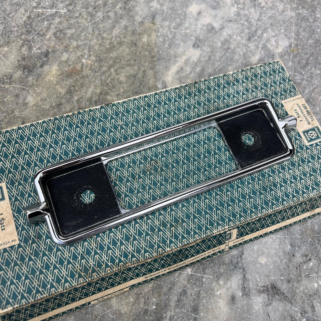 VW Kever radio frontplaat 1958 - 1967 snor, Ophalen of Verzenden, Gebruikt