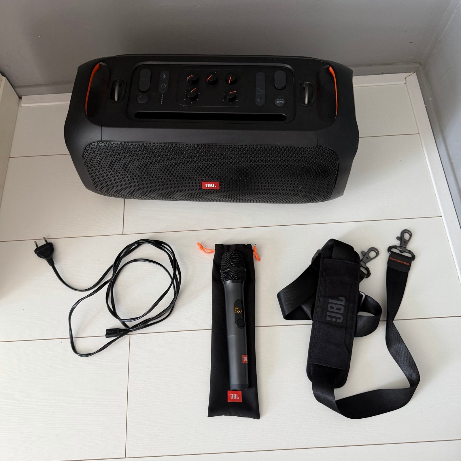 JBL Partybox On-The-Go  met Microfoon €180,-, Ophalen, Gebruikt, JBL, Overige typen