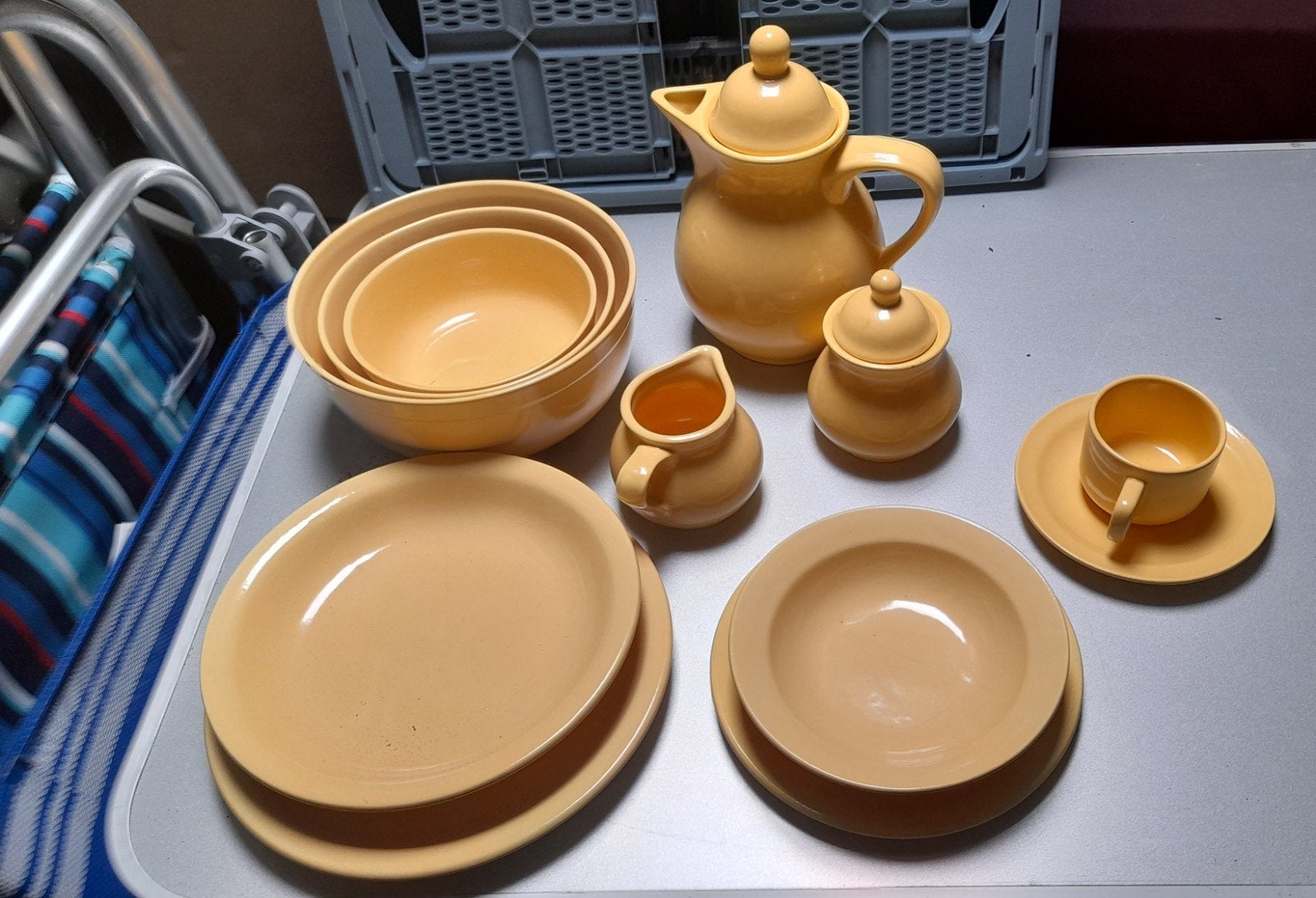 Geel servies en bestek set, Ophalen, Overige stijlen