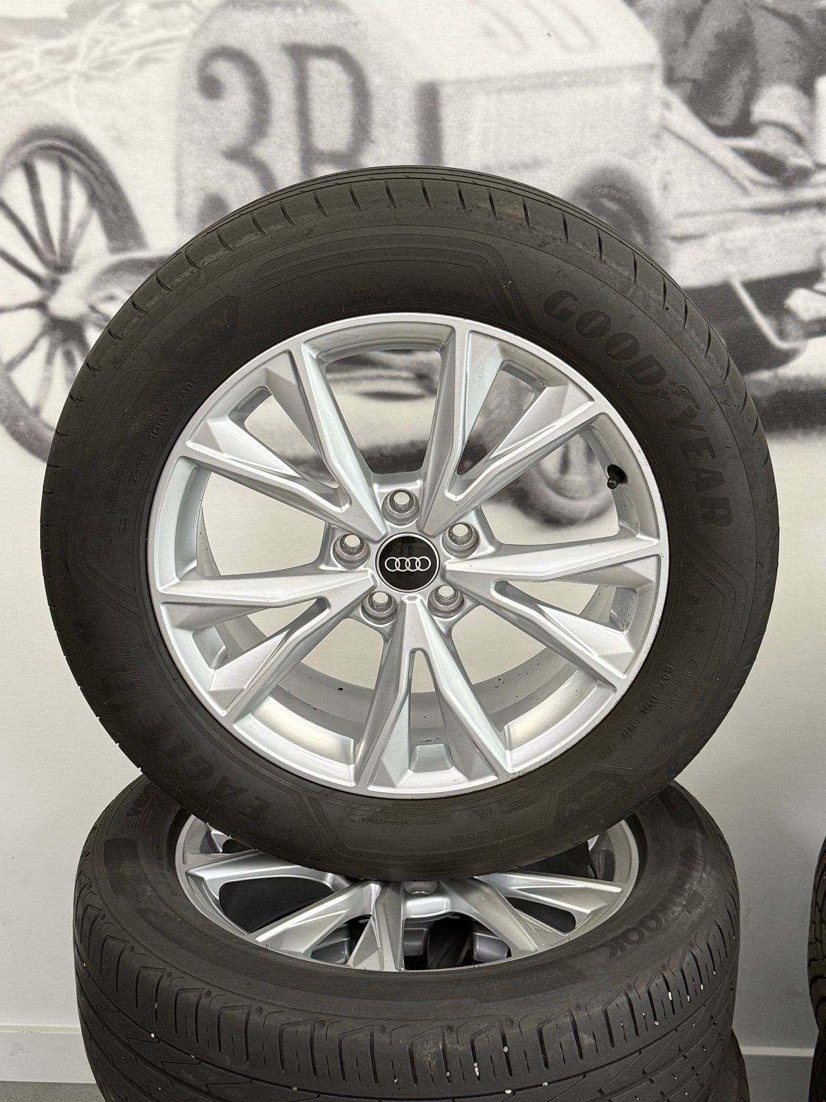 18 “ Audi Q3 Velgen met zomerbanden - Goodyear, Auto-onderdelen, 18 inch, Gebruikt, Banden en Velgen, Ophalen of Verzenden