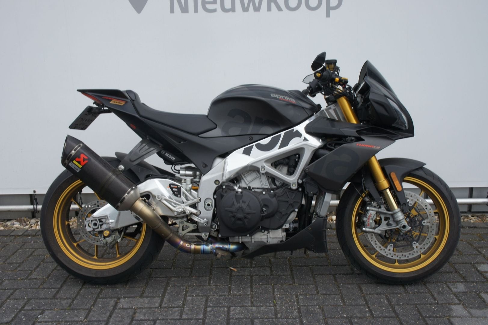 APRILIA TUONO V4 1100 FACTORY (bj 2019) 16577km, 1077 cc, 4 cilinders, Motorrijbewijs A, Bedrijf