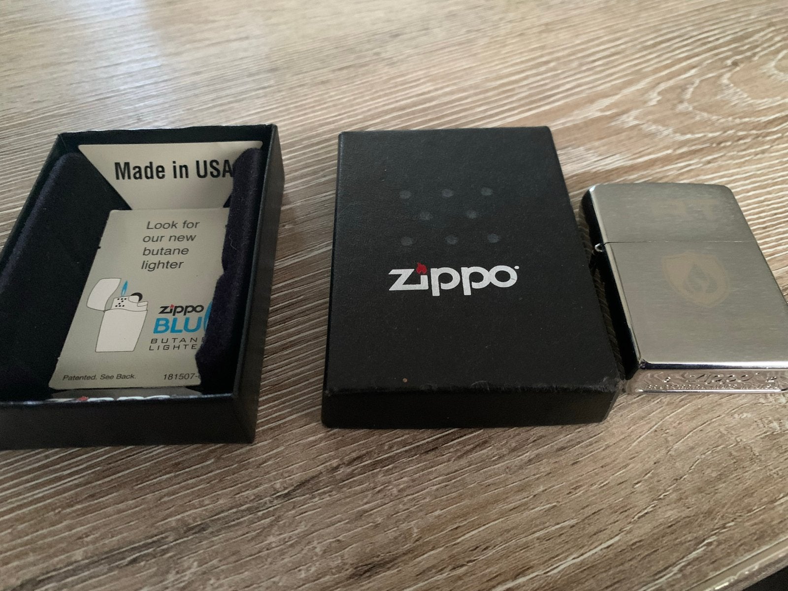 Zippo aansteker met FRT logo en originele doos, Verzamelen, Ophalen, Zo goed als nieuw, Aansteker