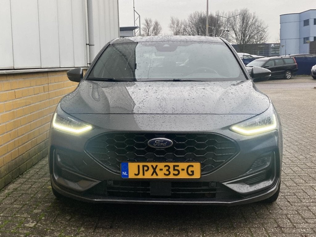 Ford Focus 1.0 EcoBoost Hybrid 125 pk ST Line 5-deurs Naviga, Gebruikt, 1299 kg, Bedrijf, Handgeschakeld
