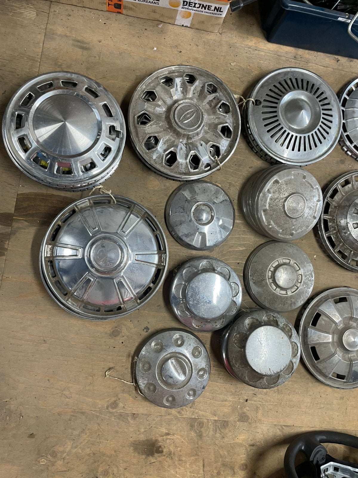 Diverse toyota oldtimer wieldoppen carina crown corolla kp30, Ophalen of Verzenden, Zo goed als nieuw