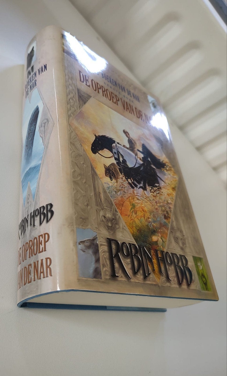 De Oproep van de Nar - Robin Hobb (Hardcover), Boeken, Ophalen of Verzenden, Zo goed als nieuw, Robin Hobb