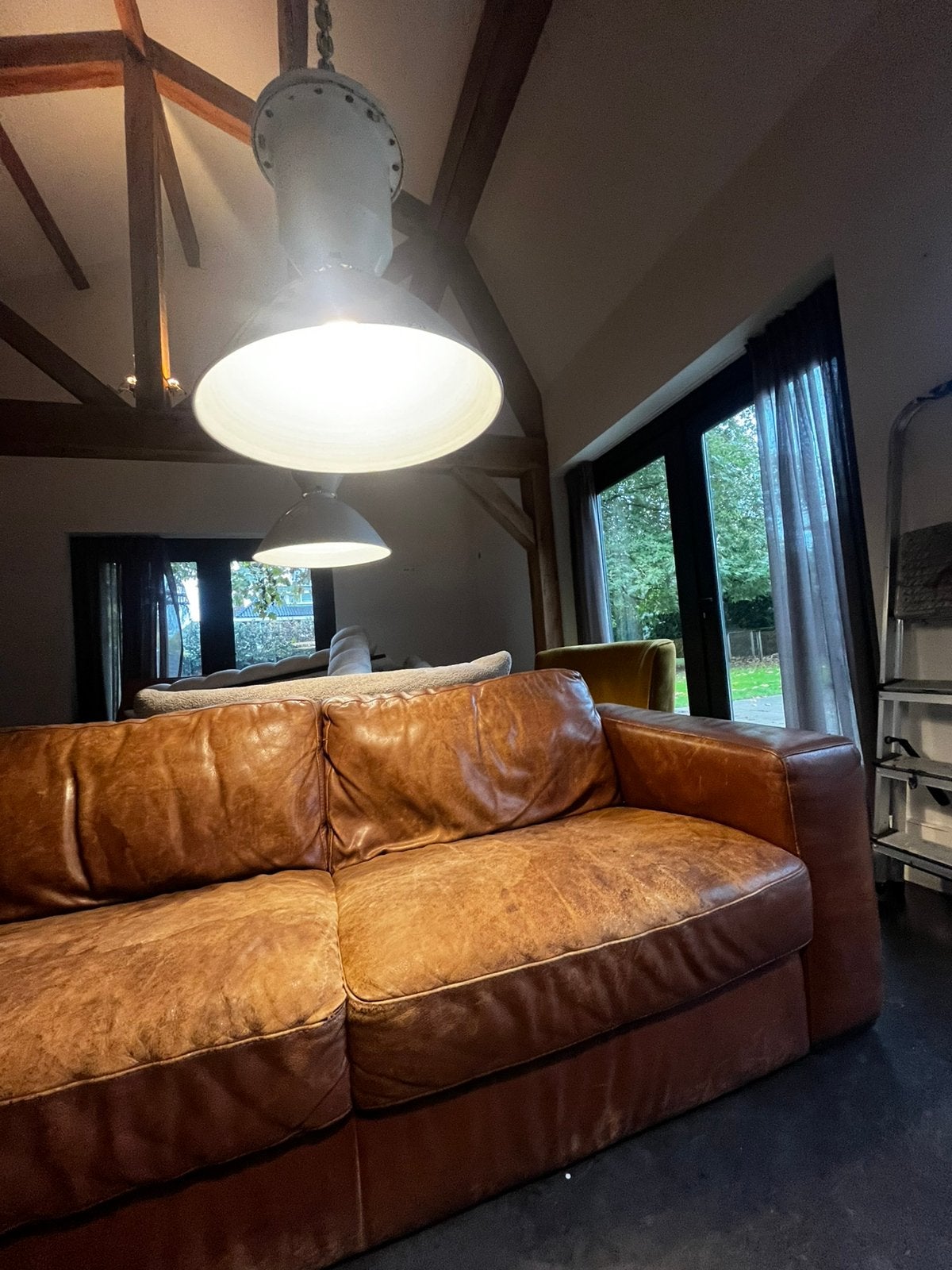 Leren bank tweezitter chill kamer / cafe, Ophalen, Gebruikt, Leer