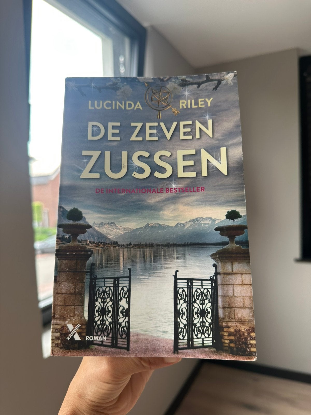 De zeven zussen Lucinda Riley, Ophalen of Verzenden, Zo goed als nieuw