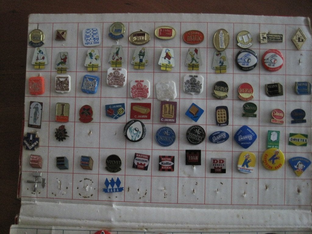 Speldjes 241 stuks uit de jaren 1967 - 1975, Verzamelen, Ophalen of Verzenden, Zo goed als nieuw, Overige onderwerpen, Speldje of Pin