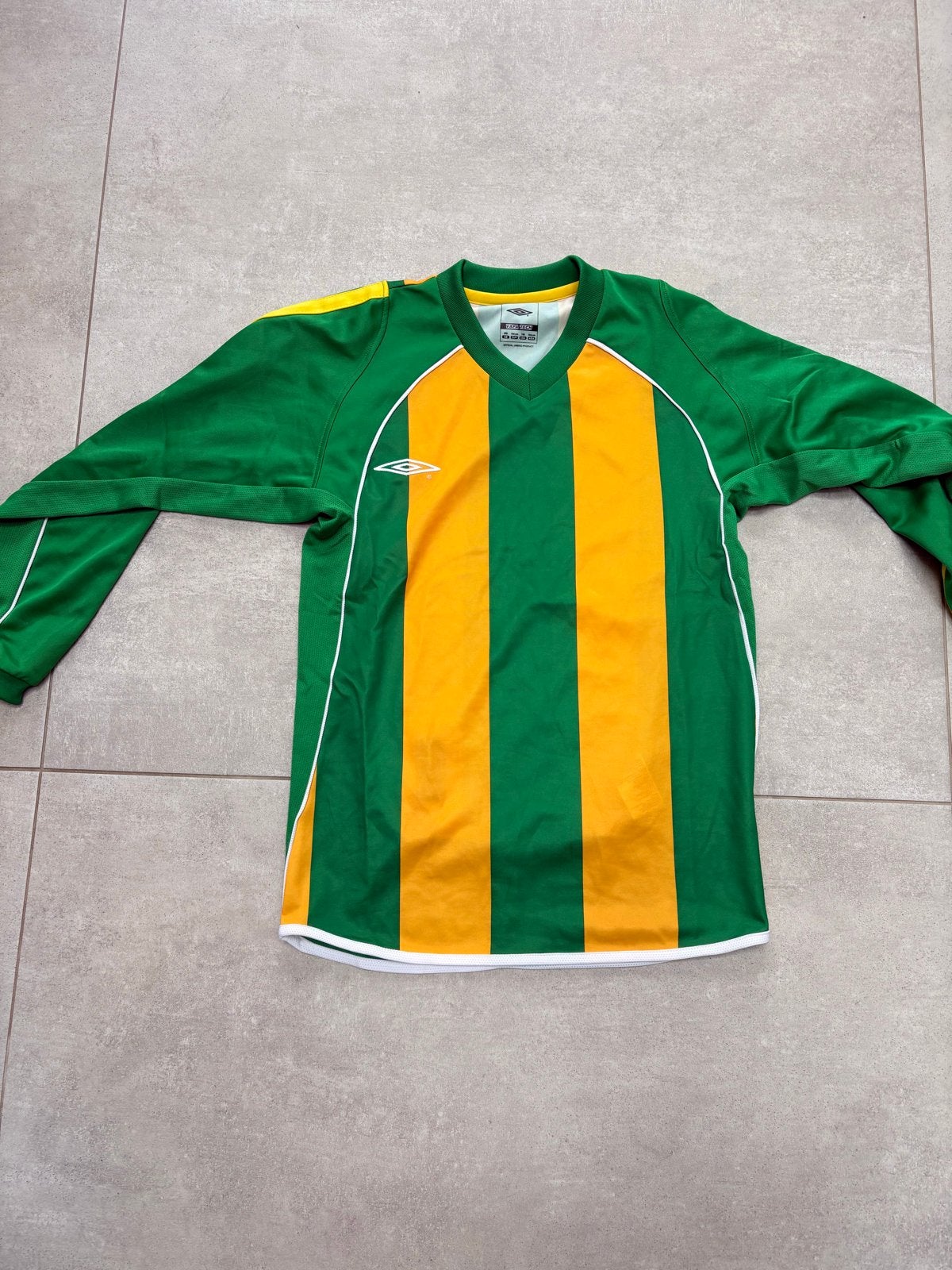Umbro Geel Groen Shirt Maat 146 cm - Nieuwstaat, Ophalen of Verzenden, Nieuw, Maat 46 (S) of kleiner, Geel