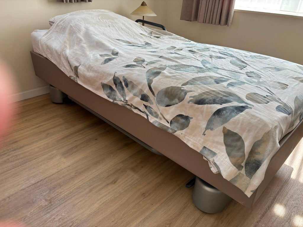 een persoons ( senioren bed) hoog laag, Ophalen, Verstelbaar, 90 cm, Eenpersoons