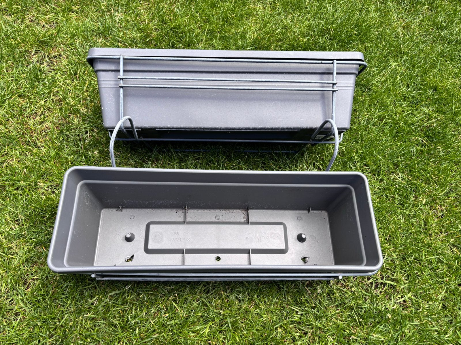 Elho bloembakken 50 cm met metalen houders (2 stuks), Kunststof, Gebruikt, Minder dan 30 cm, Balkon