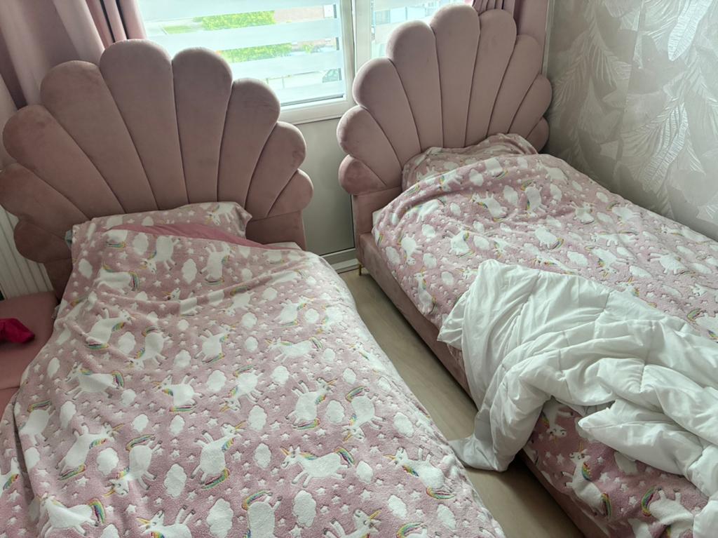 Meisjes bedden - Roze - Velvet - 90x200, Huis en Inrichting, Ophalen, 90 cm, Zo goed als nieuw, 200 cm