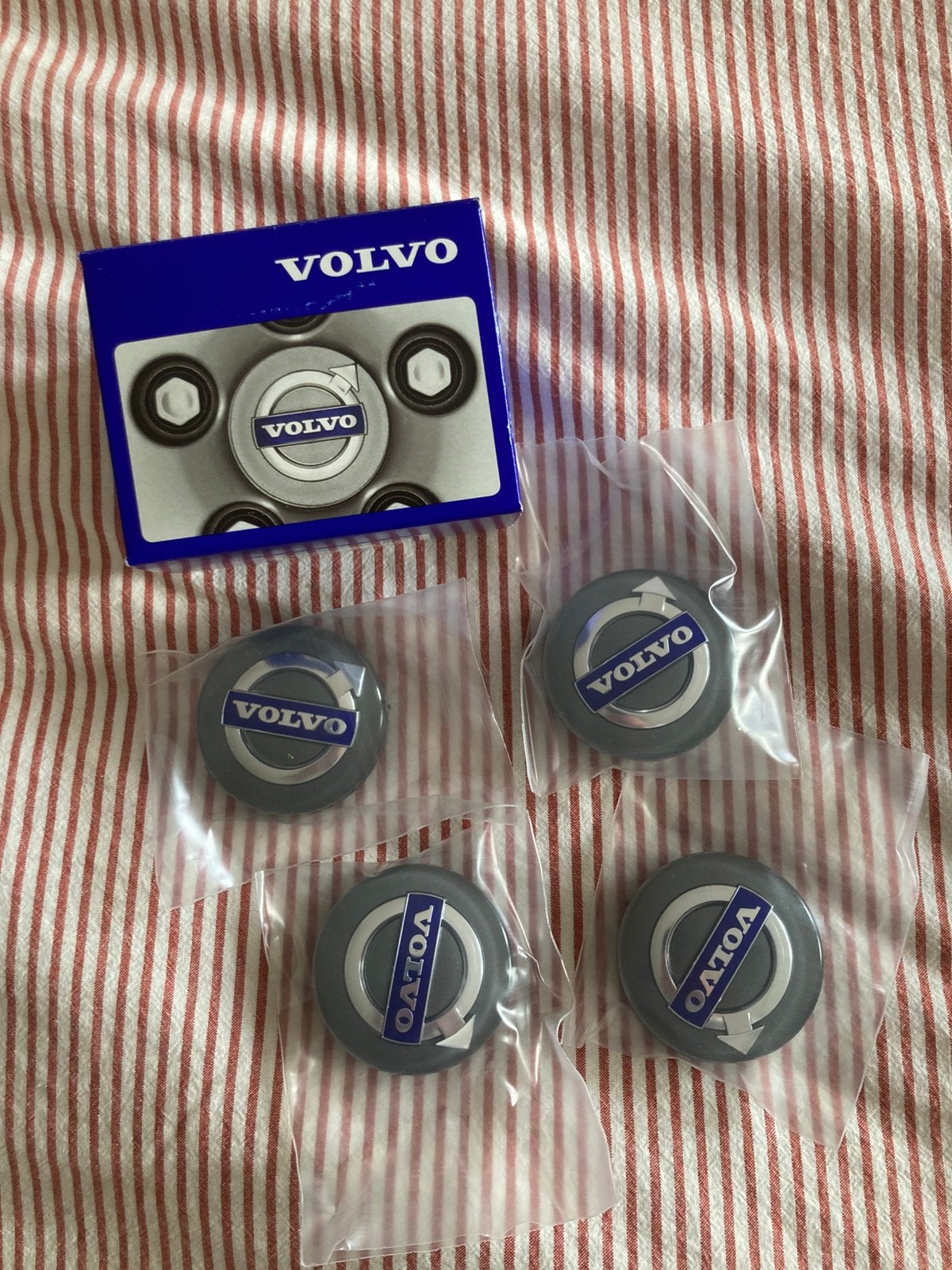 Volvo wieldop set (4 stuks) nieuw, Ophalen of Verzenden, Nieuw