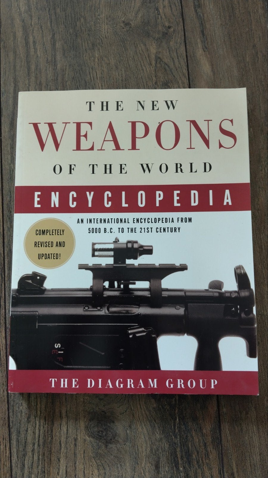 The New Weapons of the World Encyclopedia - Compleet Werk, Boeken, Encyclopedieën, The Diagram Group, Ophalen of Verzenden, Zo goed als nieuw