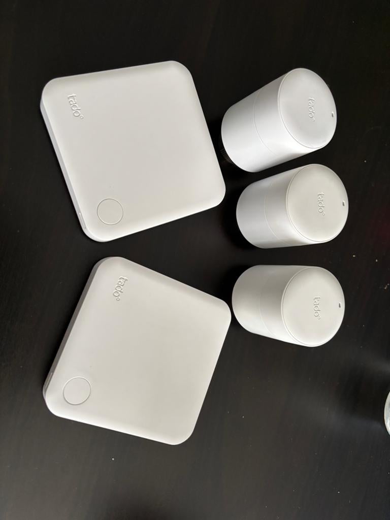 Tado thermostaatknoppen en wifi temperatuursensor, Doe-het-zelf en Verbouw, Verwarming en Radiatoren, Thermostaat, Gebruikt, Minder dan 30 cm
