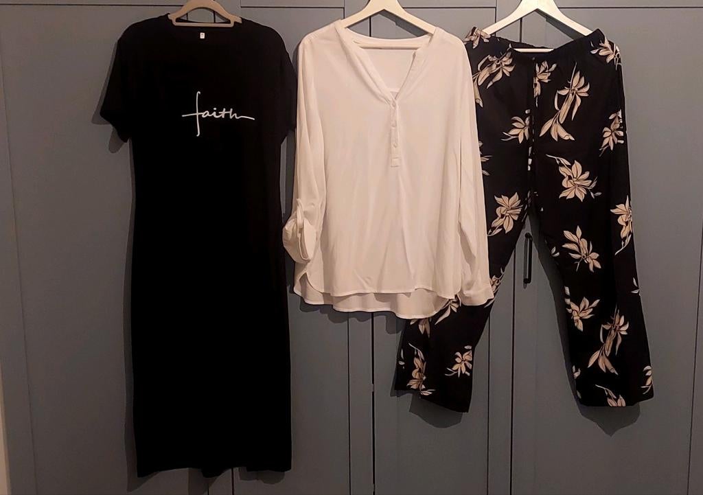 Mooie nieuw 3 delige zomerset mt 42, Ophalen of Verzenden, Nieuw, Maat 42/44 (L)