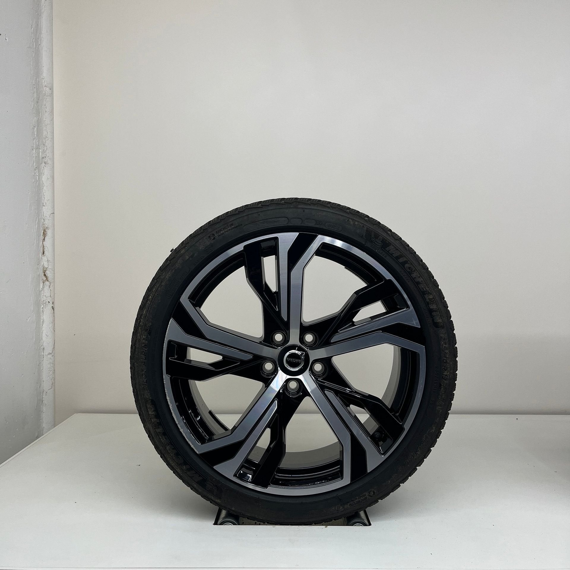 Volvo V60 - 19 inch - winterbanden, Auto-onderdelen, 19 inch, Gebruikt, Banden en Velgen, 235 mm