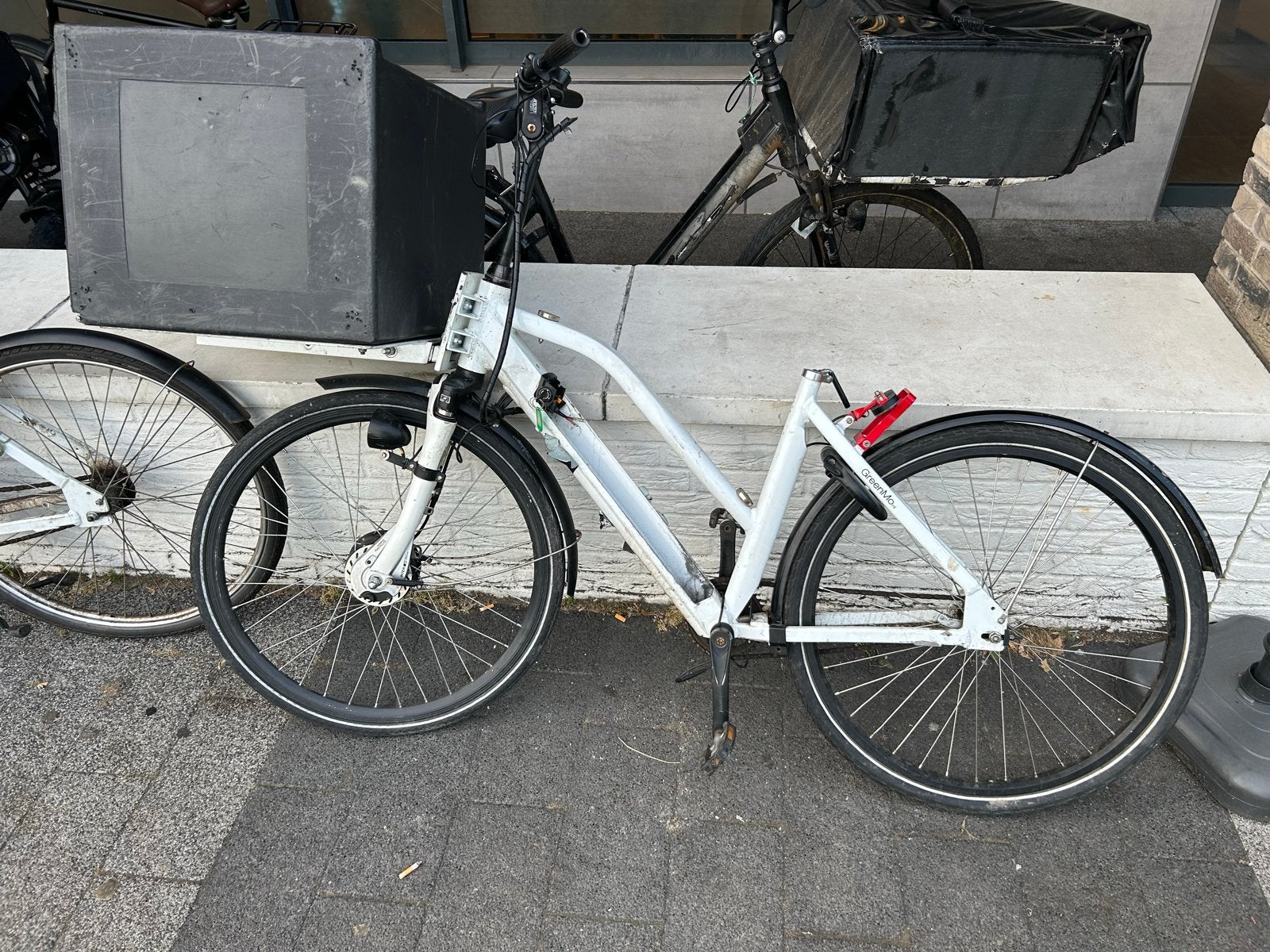 3 Witte Bezorgfietsen met Accu. Opknapper of voor Onderdelen, Minder dan 30 km per accu, Gebruikt, 51 tot 55 cm, Ophalen