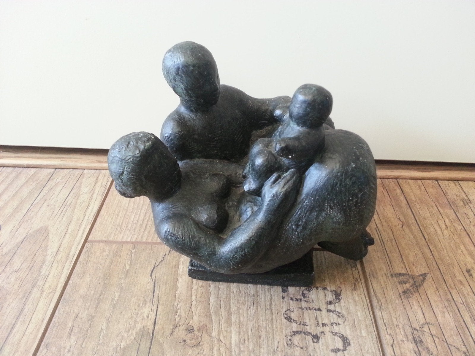 beeld van frank letterie 1931 het gezin gesigneerd, Antiek en Kunst, Kunst | Beelden en Houtsnijwerken, Ophalen of Verzenden, Composieten