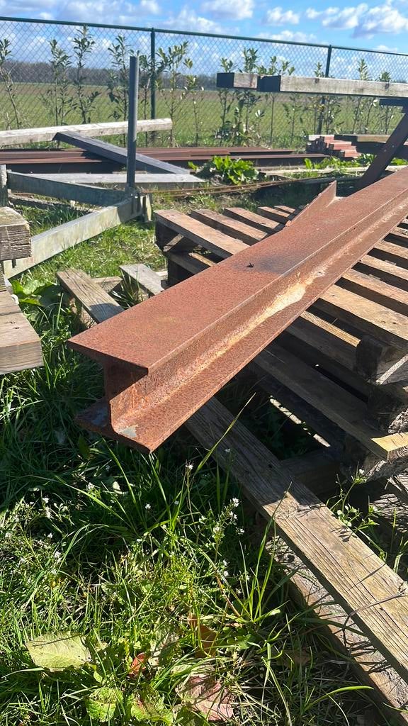 Diverse stalen balken ipe200 unp