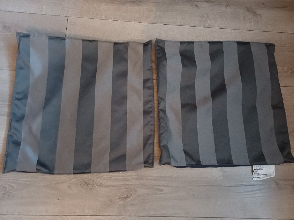 zgan. 2 grijze sierkussen hoesjes Ikea, Vierkant, Ophalen of Verzenden, Zo goed als nieuw, Sierkussen