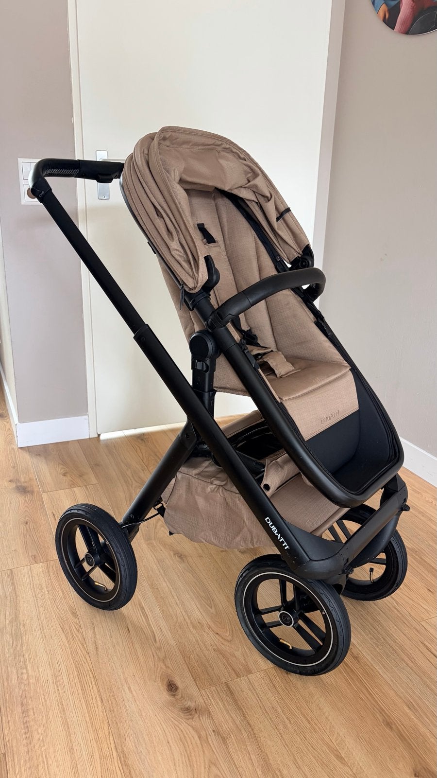 Dubatti kinderwagen E5 taupe met accessoires, Zo goed als nieuw, Combiwagen, Met reiswieg, Ophalen