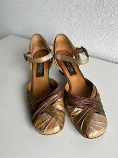 Leren schoenen met hakje en diverse kleuren, Bruin, Everybody, Ophalen of Verzenden, Schoenen met hoge hakken