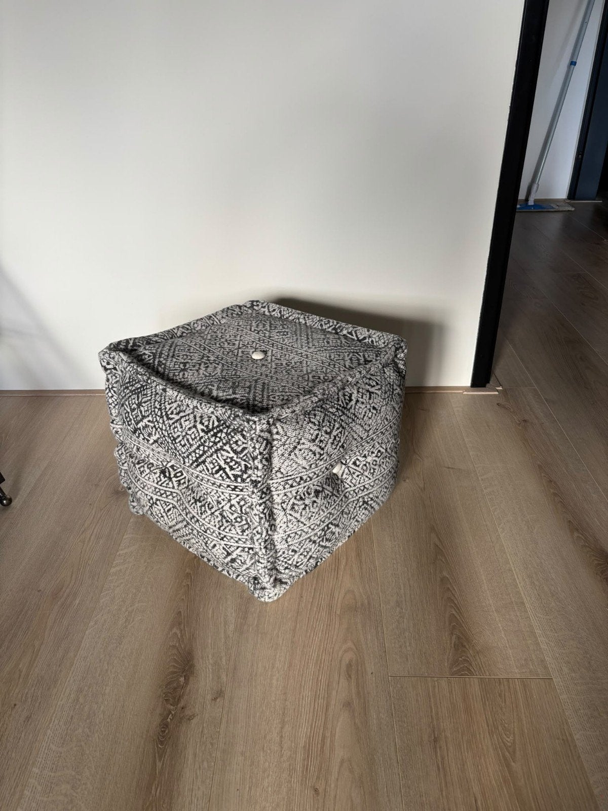 Poef met Marokkaans patroon - Grijs/Wit, Huis en Inrichting, Ophalen, Minder dan 50 cm, Vierkant, Minder dan 50 cm