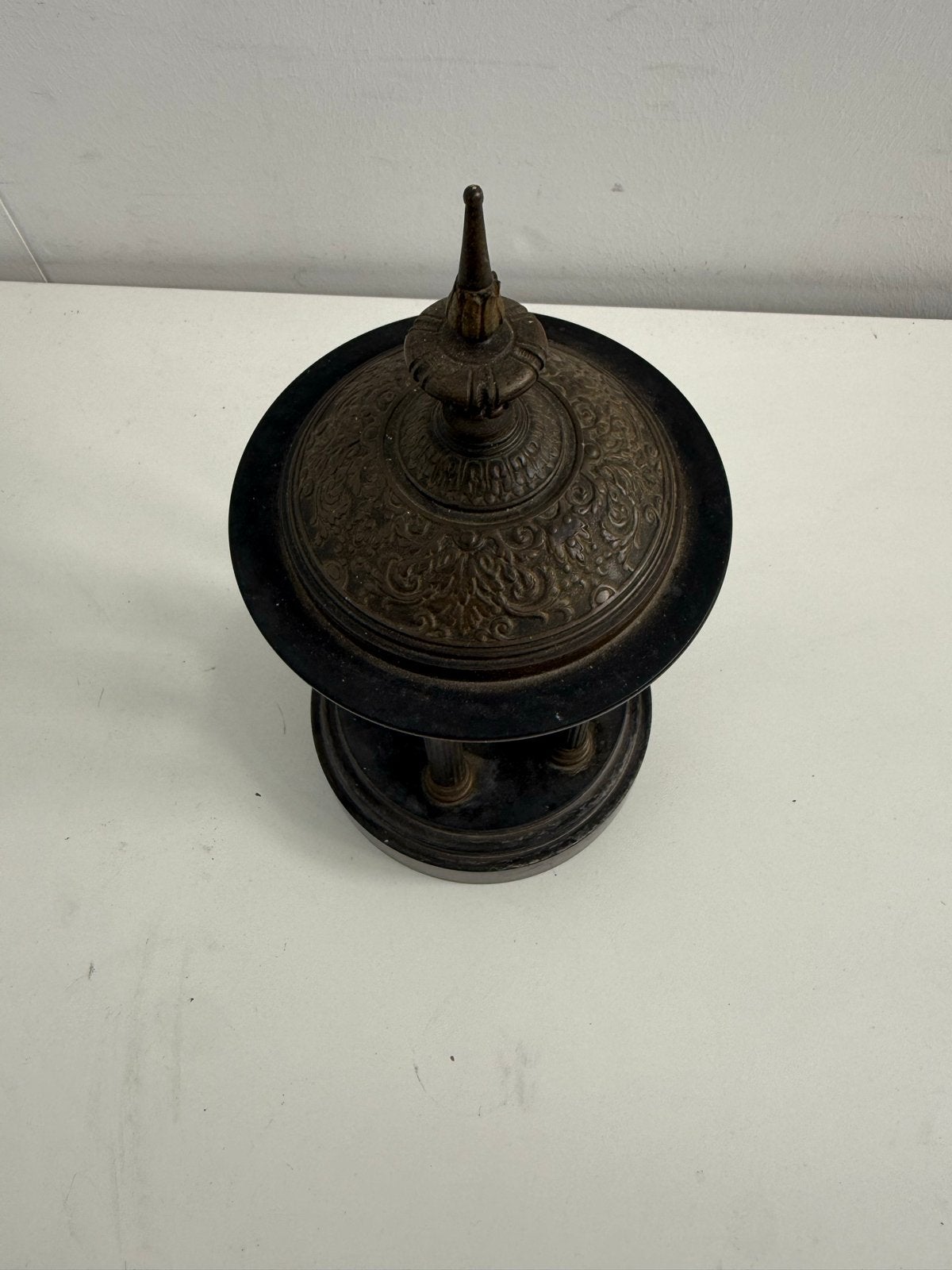 Antieke bronzen buste onder koepel, Ophalen of Verzenden