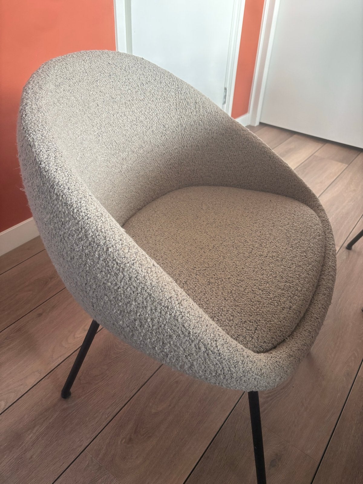 Set van 4 Dyyk eetkamerstoelen - beige/taupe bouclé, Ophalen, Overige kleuren, Zo goed als nieuw, Vier