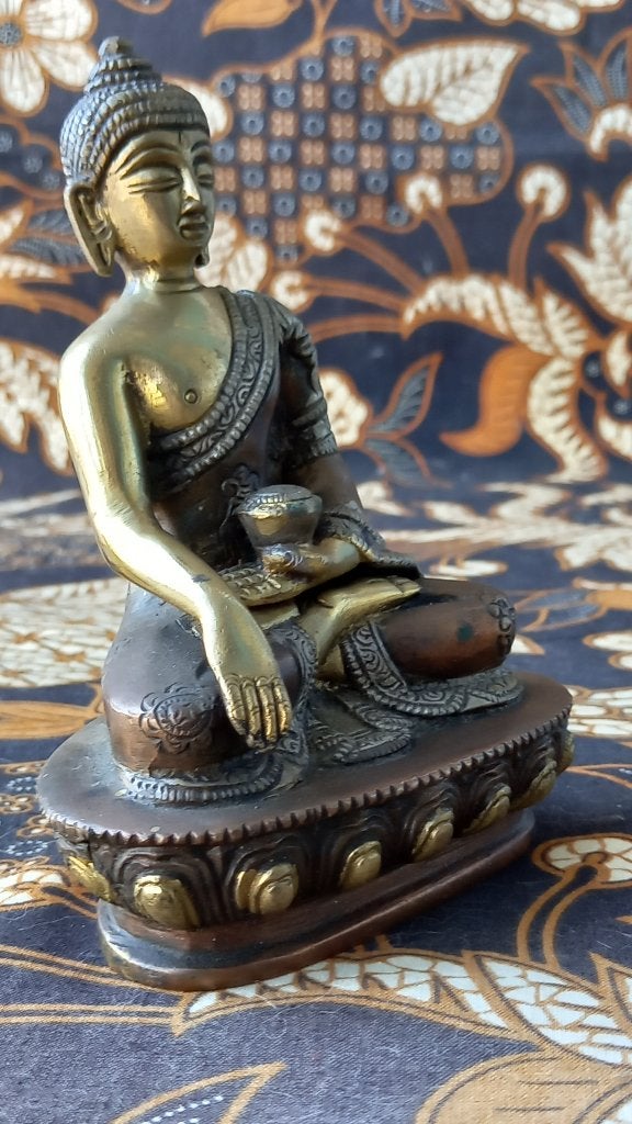 Mooi origineel antiek Oosters brons Boeddha beeldje 13,6 cm., Antiek en Kunst, Handgemaakt, Ophalen of Verzenden, Meerkleurig