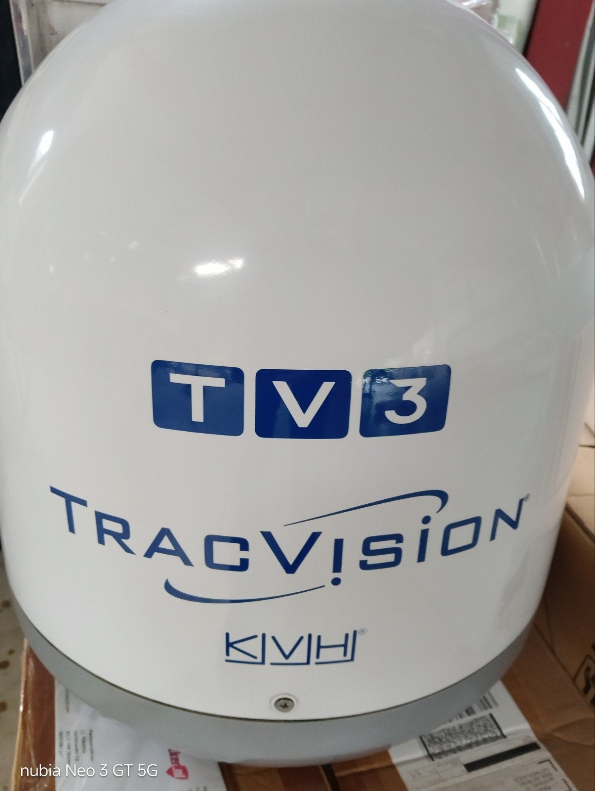 KVH TracVision TV3 satellietantenne met TV-Hub, Ophalen of Verzenden, Gebruikt, (Schotel)antenne, Overige merken