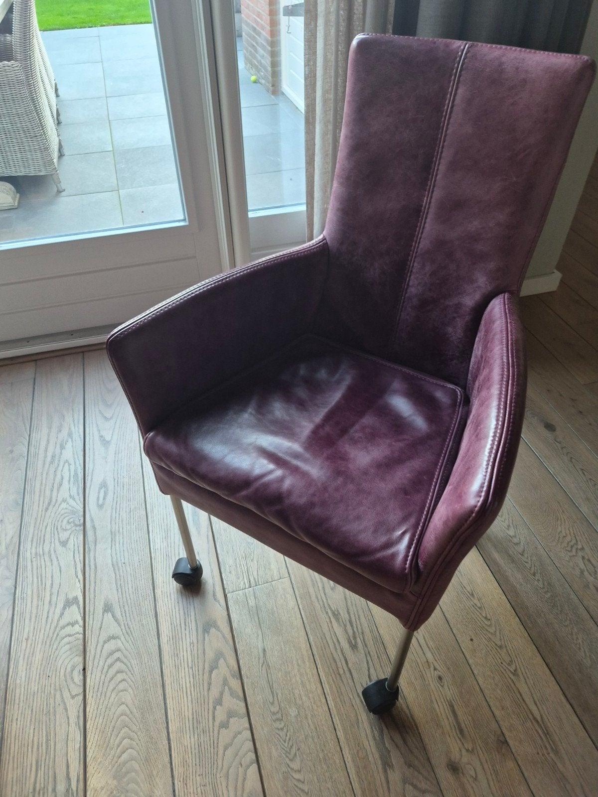 6 eetkamerstoelen Arezzo op wieltjes,Africa leer,aubergine;, Huis en Inrichting, Ophalen, Minder dan 75 cm, Leer, Zo goed als nieuw